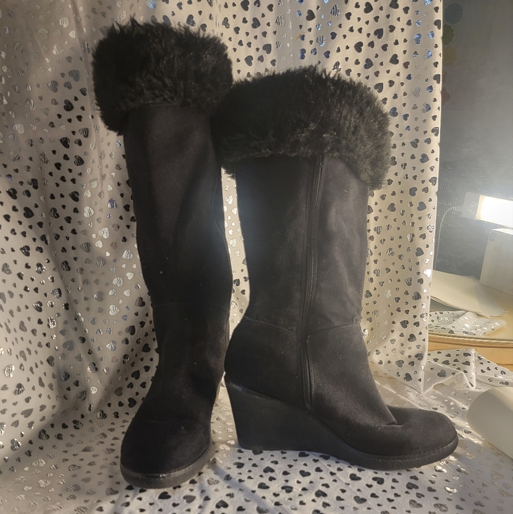 Size 11 wedge heel black boots with fur lining